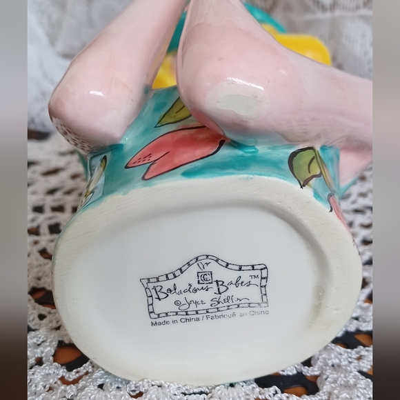 BODACIOUS BABES BY JOYCE SHELTON FIGURAL VASE W/HANGING MESSAGE PLAQUE 4x4x7.5 - Picture 10 of 15